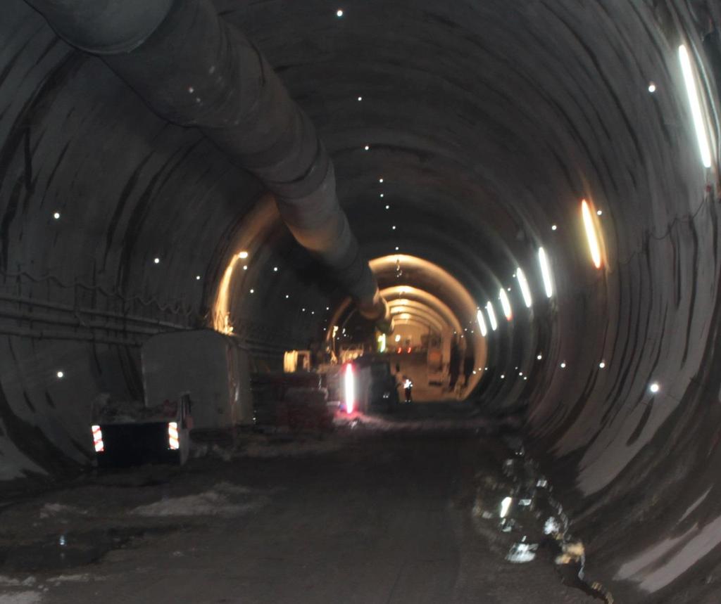 3. Bergmännischer Tunnelvortrieb, rund 14 Monate Tunnelrohbau : Bauverfahren Vortrieb: Der Tunnel wurde nach der NÖT ( Neue Österreichische Tunnelbaumethode) aufgefahren.