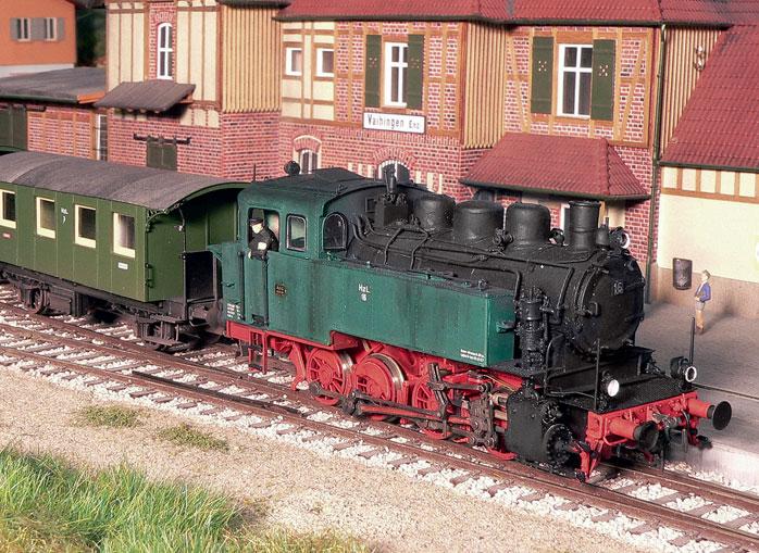 INHALT MODELLBAHN-ANLAGE Diese 1928 von AEG gebaute Maschine war jahrelang das Zugpferd des Feurigen 40 Elias.