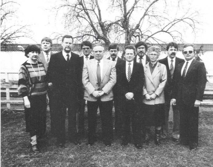 Der Vorstand der SVW Mainz im Jubiläumsjahr 1985 Von links nach rechts: Hedy Nilson, Franz Schöneck, Manfred Drews, Hans Anstatt, Friedel Wahl, Karl Besier, Hans Zwilling, Wilfried Hummel, Helmi
