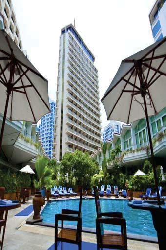 Dusit Thani Bangkok Hotel ***** Eine malerische Aussicht auf den Lumpini Park, einen eigenen Golfplatz, einen Whirlpool mit Saunalandschaft und Außenpool sowie einen Fitnessbereich und ein