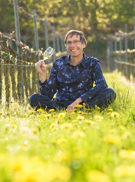 GESTATTEN, DIE ZIMMERMANNS! LIEBE WEINFREUNDE WILLKOMMEN Ein kleines Weingut im Herzen der Pfalz in Wachenheim.