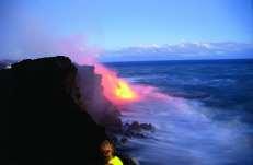 Von zirka Dezember April kann man die Giganten der Meere Pottwale mit Nachwuchs sichten. Umschlossen vom türkisblauen Pazifik liegt die jüngste und zugleich größte Vulkan Insel Hawaii.