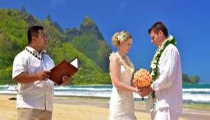 Kauai ist ideal für Ihre romantische Traumhochzeit unter Palmen und danach zu flittern. Gerne planen wir mit Ihnen Ihre Traum Hochzeit am schönsten Ort der Insel!