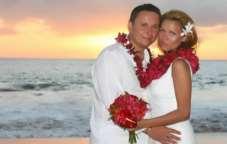 Die Hochzeitszeremonie beinhaltet: Deutschsprachige Assistenz, Terminierung zur Hochzeitslizenz am Tag nach Ihrer Ankunft auf der Insel Maui. Weg Be- Schreibung zur Lizenz und zum Strand.