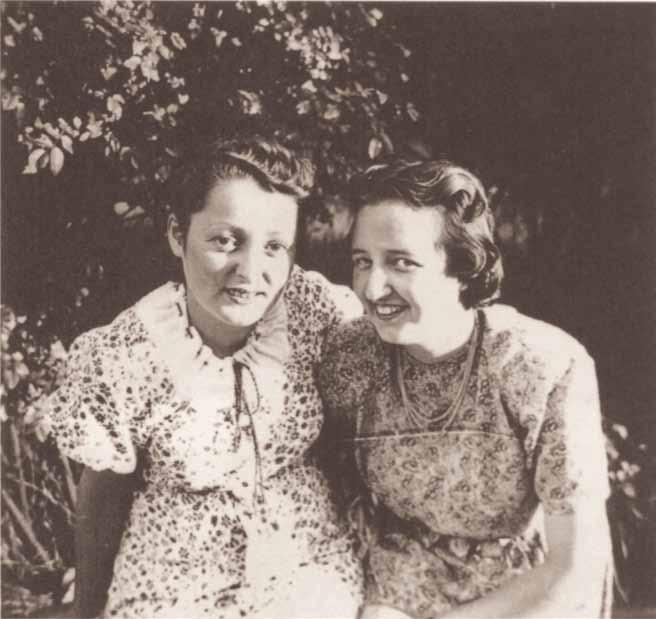 5 Cecilie Landau mit ihrer Freundin Sabina, 1946.