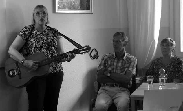 Altenhilfe- und Begegnungszentrum Bernau-Süd In unserer Begegnungsstätte in der Sonnenallee 2 in Bernau-Süd sangen wir Wanderlieder mit Helga Baumgarten.