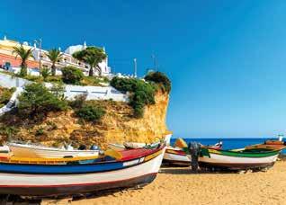 Auf 4 Inklusiv-Ausflügen sehen Sie gemeinsam mit einer deutschsprachigen Reiseleitung atemberaubende Steilküsten und ursprüngliche Städtchen der Algarve und entdecken die geschichtsträchtige Region