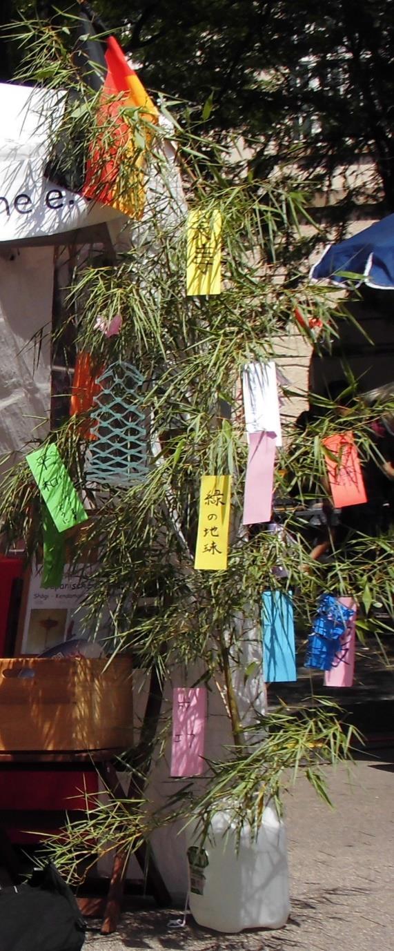 Berichte aus der DJG / 独日協会レポート Tanabata beim Fest der Völkerverständigung 9. Juli 2016 Dieses Jahr fand das Fest der Völkerverständigung etwas später als sonst statt.