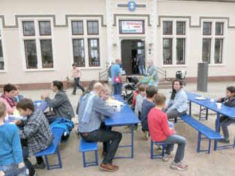 Wallerfangen - 14 - Ausgabe 14/2017 Kaufmännisches Berufsbildungszentrum Saarlouis Genauso gut besucht wie das Café in der Aula war auch das Outdoorcafé Fachoberschule der qualifizierte Weg zur