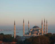 Auf dem größten Hügel, direkt am Marmarameer, befindet sich der Topkapi-Palast, die ehemalige Residenz der osmanischen Sultane.