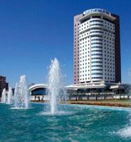 3 km, zum Flughafen Konya ca. 18 km. EINRICHTUNG: Das Hotel mit 130 Zimmern bietet Lobby mit Rezeption, Lifte, Restaurant; Bar und Parkplatz (inklusive).