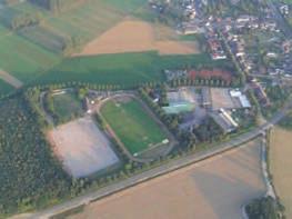 Liebe Fußballfreunde, herzlich willkommen zu den Meisterschaftsspielen unserer Seniorenmannschaften gegen den FC Hennef und SV SW Stotzheim hier im Bertram Möthrath-Stadion in Arnoldsweiler!