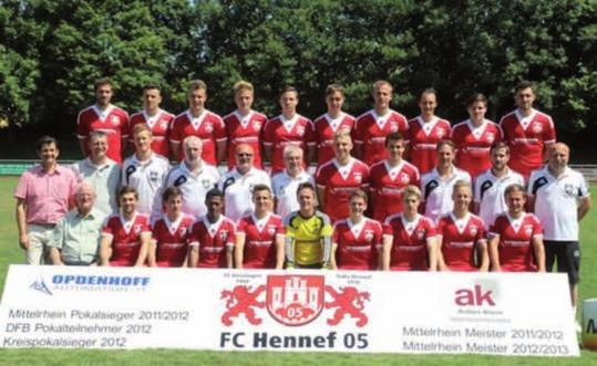 Unser heutiger Gegner: FC Hennef 05 Quelle: http://www.fc-hennef.de/erste-mannschaft.html Hintere Reihe v. l.
