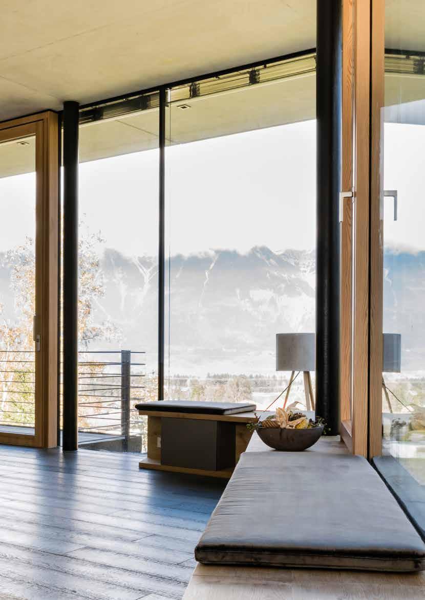 TIPPS XL-VERGLASUNGEN GRENZENLOSE FREIHEIT Moderne Glasarchitektur schafft ein neues Lebensgefühl. Wände verschwinden wie von Zauberhand und verbinden den Innenraum mit der umliegenden Natur.