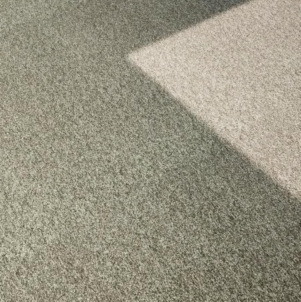 Ein Teppichboden zum Wohlfühlen Rollenware mit Breiten von 400 oder 500 cm Seine federnden