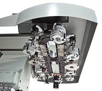 Rover B EDGE Man kann bis zu 41 Aggregate und Werkzeuge in der Maschine positionieren.