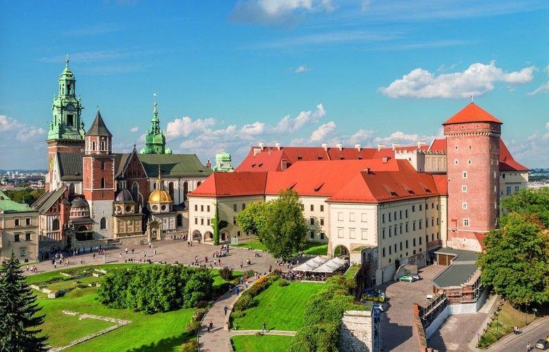 Mittagessens nicht fehlen! Danach fahren Sie weiter nach Krakau und beziehen vor Ort Ihr komfortables 4-Sterne Hotel im Zentrum.