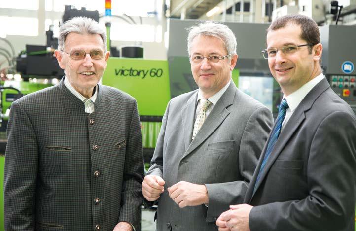 Dr. Alfred Lampl (ehemaliger Leiter Entwicklung), Werner Kappelmüller (Leiter Mechanik), Franz Pressl (Produktmanager ENGEL victory), von links nach rechts Die ENGEL Holmlostechnik eine