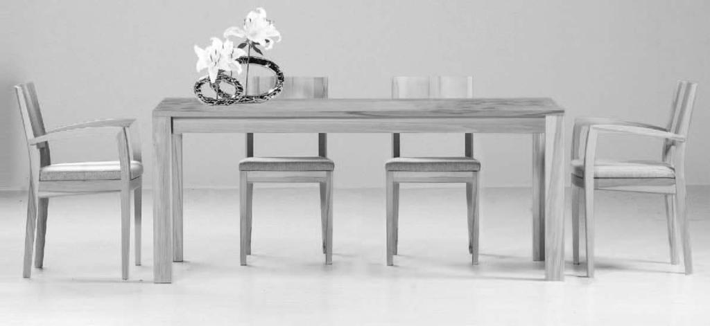 Typenliste Wie Abbildung: 2823-47-057 4-Fuß-Tafeltisch mit Einhand-Klappeinlage (innenliegend), Massivholzgestell mit Facettendesign, einseitig mit integrierten Rollen, leichtgängige Laufschienen für