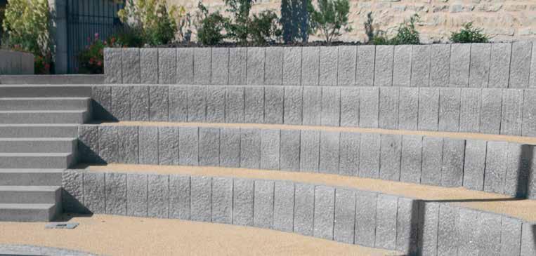 GRANIT GRAU Stelen GRANIT GRAU Mauer- und Grenzsteine Perfekt gestaltete Mauern aus Naturstein beherrschen den Balanceakt einzugrenzen, ohne abzugrenzen.