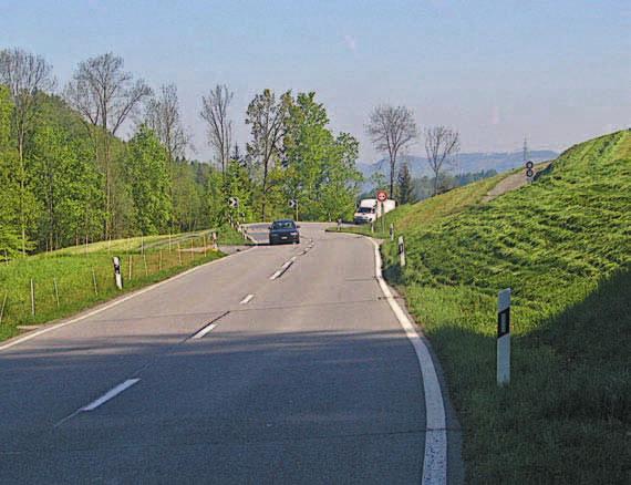 77 AG Stilli-Siggenthal Sanierung Gehweg zu einem Rad-/Gehweg, ca. 0.6 km Länge.