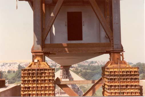 Eisenbahnbrücken - Konstruktionsarten - Beispiele Beispiel einer Stahl-Hohlkastenbrücke - Querschnitt