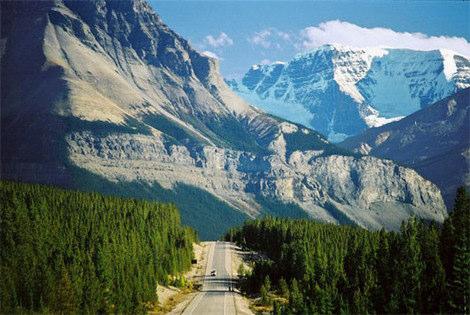 Egal, ob Sie mit den Mietwagen oder Wohnmobil durch Ost- oder Westkanada, Yukon und Alaska reisen möchten oder bestimmte Regionen Kanadas auf einer geführten