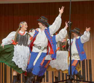 Das Słowianki Ensemble wurde vor fast 60 Jahren an einer der ältesten Universitäten Europas, der Jagiellonian University, gegründet und performt seither traditionelle Tänze und Gesang der slawischen