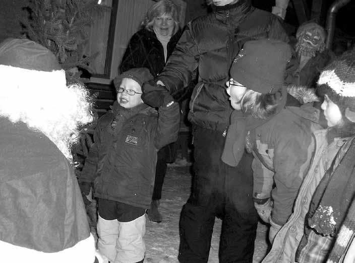 20 Mitteilungsblatt Jessen Nr. 438 vom 23.12.2010 Kleinkorga Große Freude.. herrschte bei unserer alljährlichen Senioren-Weihnachtsfeier. In diesem Jahr waren auch die Enkelkinder eingeladen.