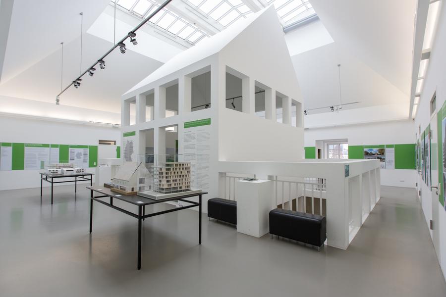 Rahmen der Studie Ort: Deutsches Architektur Museum in Frankfurt/Main Zwei parallel stattfindende Ausstellungen: Blobmeister DigitalReal: Erste gebaute