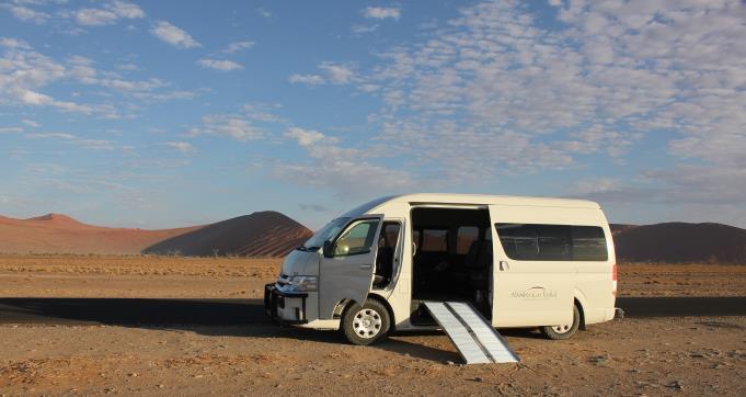 Namibia im südlichen Afrika Geprägt von rotem Sand, einzigartigen Felsformationen, unendlicher Savanne, beeindruckender Atlantikküste, Hinterlassenschaften der deutschen Kolonialzeit und das