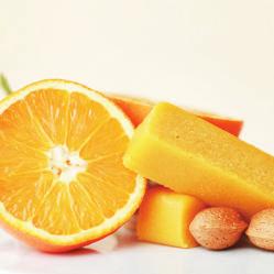 Apfelsinenpaste hergestellt aus Marzipanrohmasse bester Qualität nachträglich angewirkt mit Staubzucker, arttypischer Geschmack nach Orange, feine Mandelnote, als Füllung in Gebäck, helle,