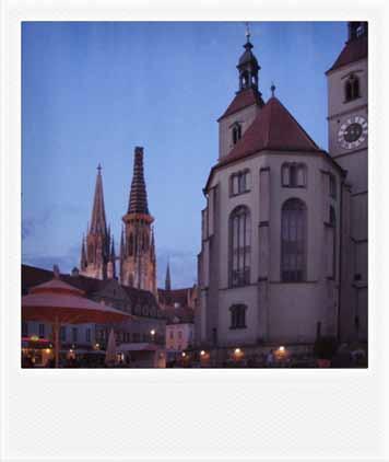13 Hunor Kovács Comunități religioase în Regensburg Religionsgemeinschaften in Regensburg În regiunea de sud-est a Germaniei se află orașul istoric Regensburg.