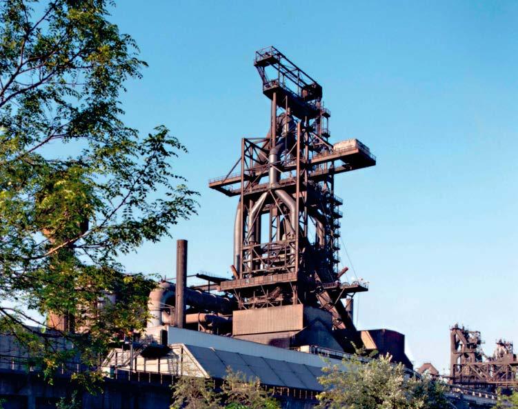 HÜTTENWERKE KRUPP MANNESMANN SPEZIALISIERT UND OPTIMIERT In Duisburg, dem stählernen Herzen des Ruhrgebietes, liegt der Standort der Hüttenwerke Krupp Mannesmann GmbH (HKM).