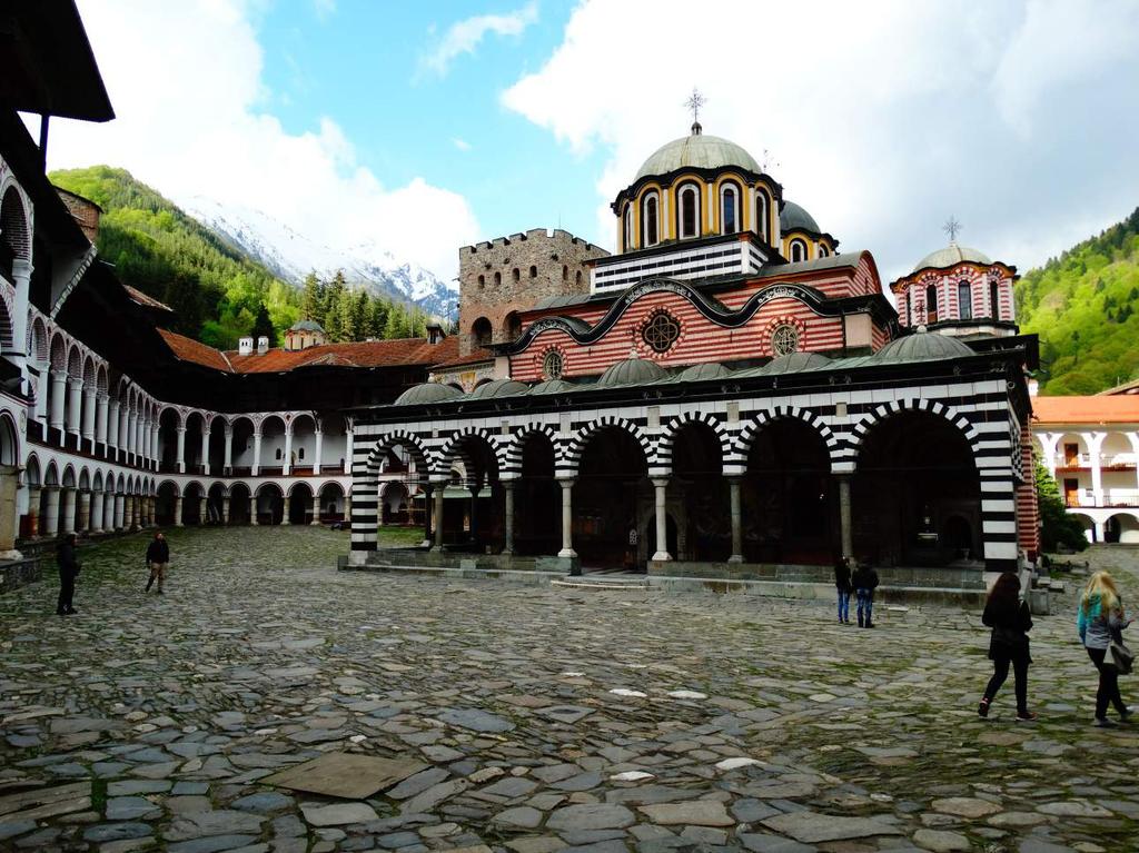 6. Das Rila-Kloster befindet sich in den Rila-Bergen, in der Nähe von den sieben Rila-Seen und steht auf