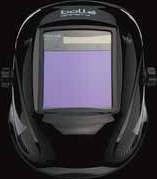 562 g XXL-Sichtfeld 98 x 87 mm 100% aller Einstellungen auf der Innenseite des Gesichtsschutzes Kopfband aus Formgedächtnismaterial 4 unabhängige Sensoren Auswahl der Tönungen für Schweißarbeiten und