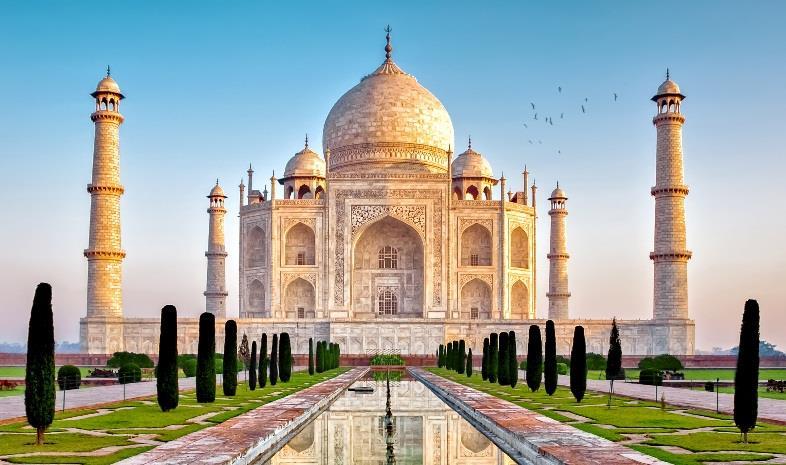 3. Tag Agra Fatehpur Sikri Jaipur Nach dem Frühstück besuchen Sie das weltbekannte Mausoleum Taj Mahal.