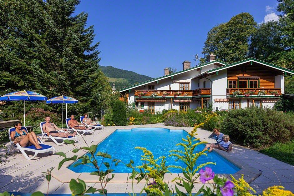 Herzlich willkommen im Oslhof Unser familiär geführtes Gästehaus im Bergsteigerdorf Ramsau lädt Sie zu einem unvergesslichen Urlaub ein!
