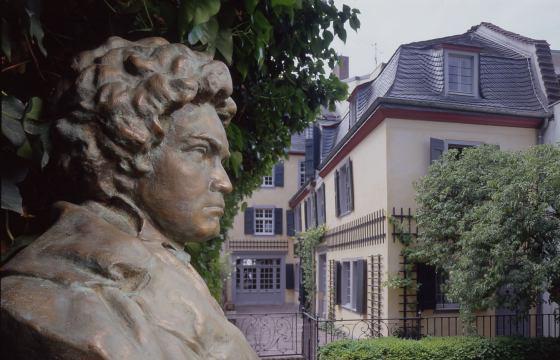 Freitag, 10.04.2015 Nach der Politik ist heute die Musik an der Reihe der Stadtführer wird Ihnen Bonn unter dem Zeichen Beethovens zeigen.