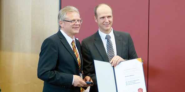 Robert Grebner neuer Präsident der Hochschule für angewandte Wissenschaften Würzburg-Schweinfurt. Der Hochschulrat hatte ihn am 31.5.2011 für die Amtszeit vom 15.3.2012 bis zum 14.3.2018 gewählt.