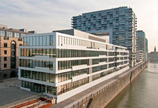Die neue Lage am Wasser hat sich von Beginn an mit preisgekrönter Architektur, namhaften Mietern und Spitzenmieten am Kölner Büromarkt etabliert.