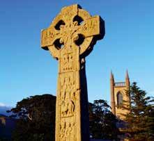 Unterwegs machen Sie einen Abstecher nach Monasterboice, wo sich einige der schönsten keltischen Hochkreuze befi nden. Weiterfahrt zur Hauptstadt Nordirlands.