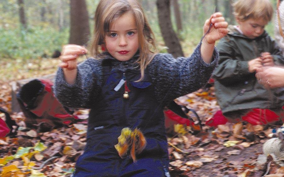 Pädagogisches Konzept Der Waldkindergarten hat genauso wie jeder Regelkindergarten den durch das Gesetz über Tageseinrichtungen für Kinder (GTK) vorgegebenen Erziehungs- und Bildungsauftrag als