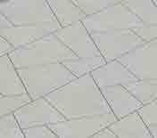 80 TERRASSENPLATTEN PODIUM ARCHITEKTUR Rektifizierte Platten nach Maß Neue Dimensionen mit polygonaler Bodengestaltung. Polygonales Bauen erzeugt Spannung und Aufmerksamkeit.