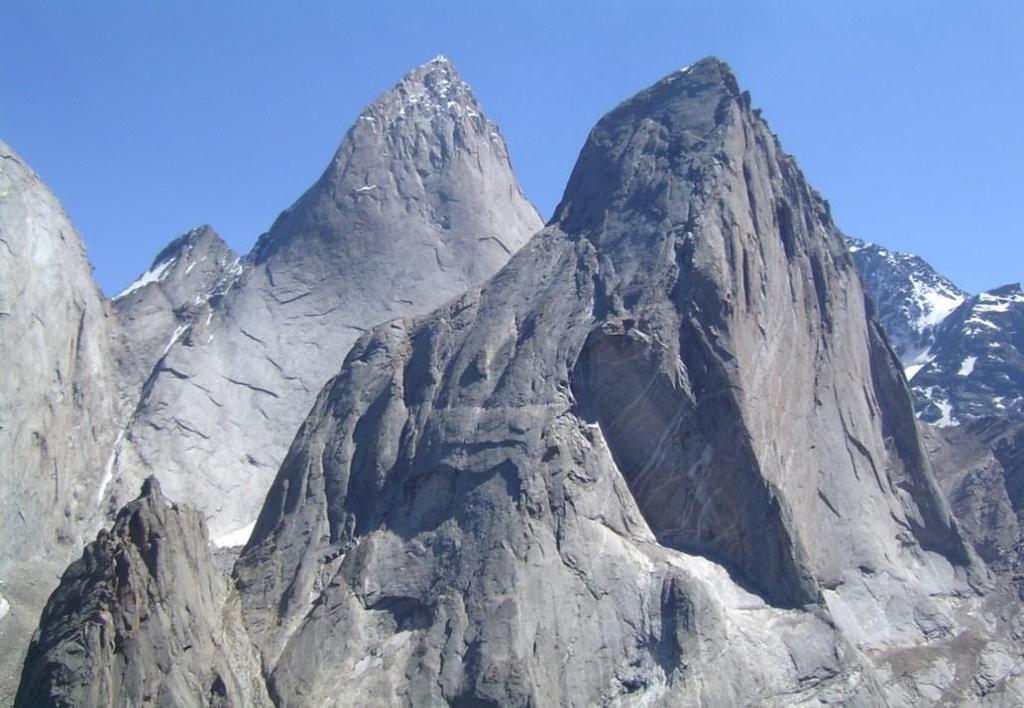 Kirgistan Das Patagonien Kirgistans 14 Tage Trekking-Erlebnisreise 8-tägiges Zelttrekking in der unberührten Turkestan Range Wilde Granitgipfel des Sabakh, Parus, Aksu und Pyramid Peak Überquerung