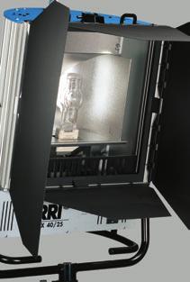 ARRI X Scheinwerfer Mit den X-Modellen bietet ARRI eine komplette Auswahl von fünf Hochleistungsflutern im Tageslichtbereich an, die auf der Grundlage von einseitig gesockelten