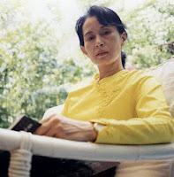 Nữ tài tử võ thuật Michelle Yeoh đã tuyên bố rất hãnh diện được đóng phim "The Lady" và coi như là một phim để đời cho mình "Tôi đã sống và thở cùng với Aung San Suu Kyi trong suốt bốn năm qua.