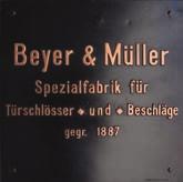 Matthias Kohl, Gesellschafter-Geschäftsführer des Schlossherstellers Beyer & Müller, sieht das genauso: Er hat im kürzlich bezogenen Unternehmensneubau in Velbert an allen Türen antimikrobielle
