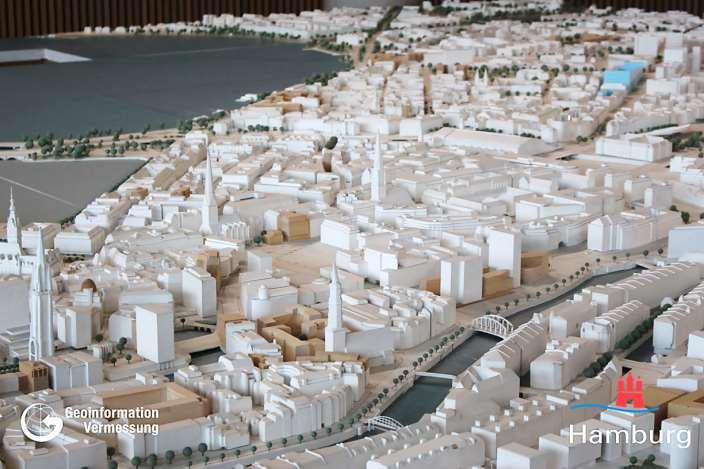 3D Stadtmodell analog und virtuell Das physische 3D Stadtmodell ist für Touristen