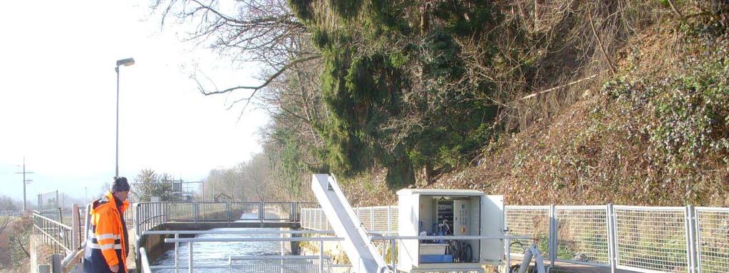 1. Möglichkeiten für den Fischabstieg bei kleinen Wasserkraftanlagen Vertikalrechen mit Bypassrinne An den KW Steinen und Maulburg